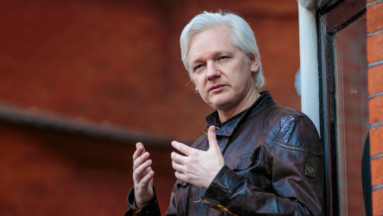 Julian Assange y los muros del olvido
